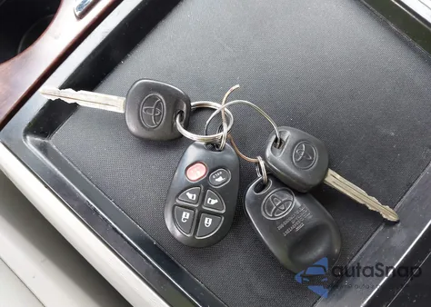 2011 Toyota Sienna Xle V6 z USA, uszkodzony, nr VIN 5TDYK3DC4BS144573